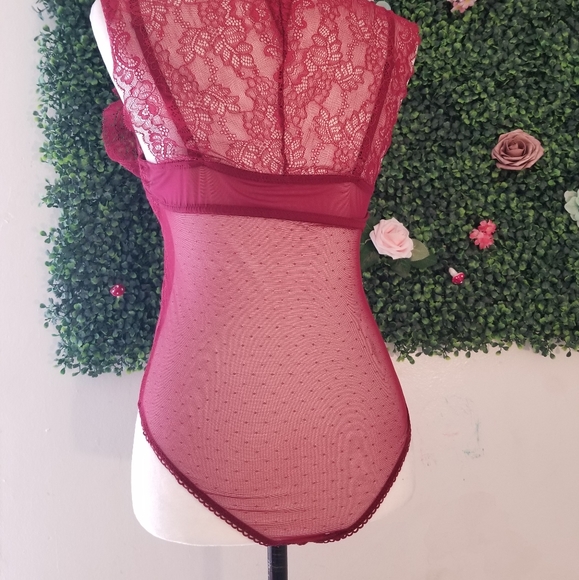 Fashion nova lace bodysuit - Picture 3 of 7